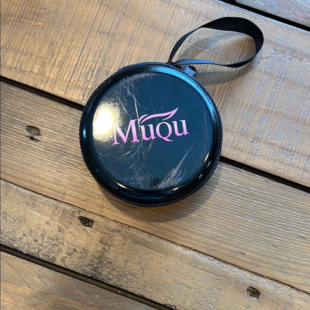 MuQu Black and Pink Round Case